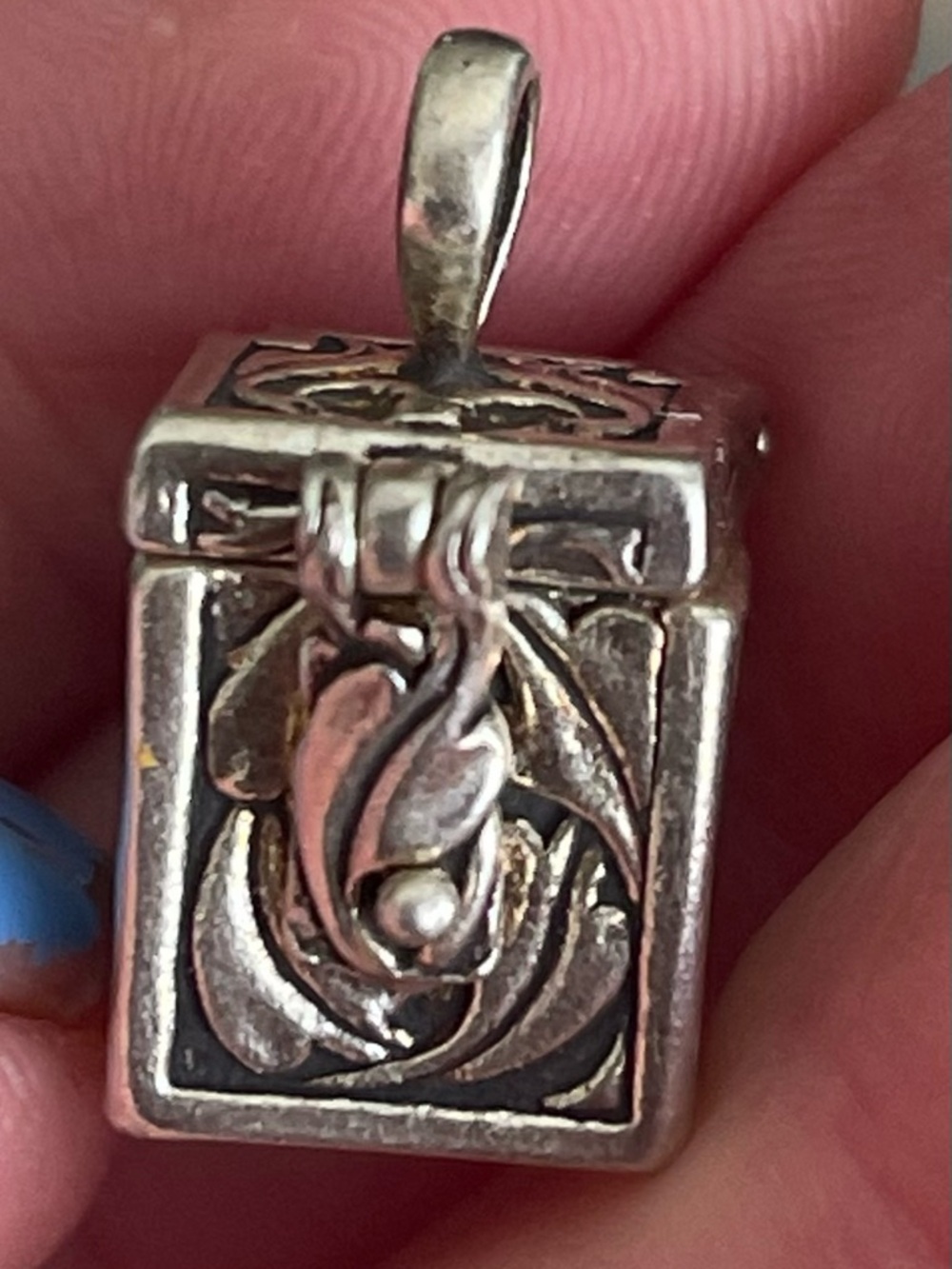 ⚜️Vintage Sterling Silver Floral Cube Prayer Box Pendant (Opens)